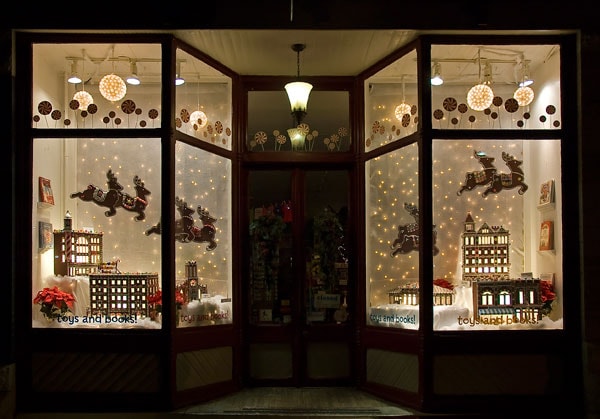 How To Create the Best Retail Product Displays for the Holidays